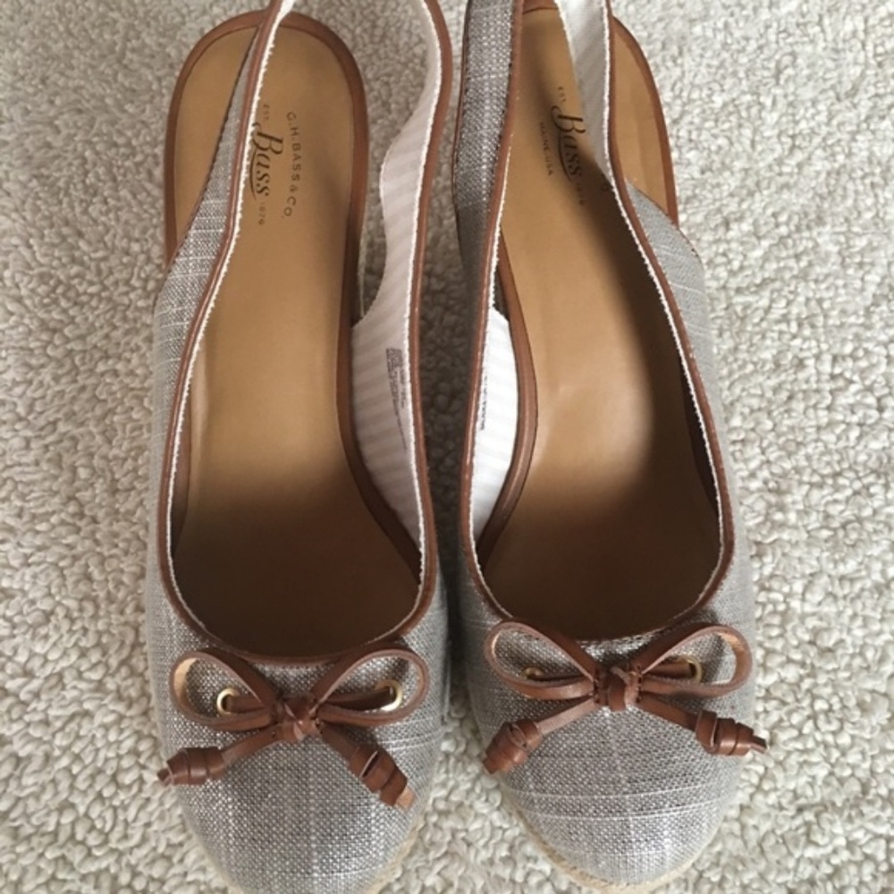 NWOT Bass Canvas Wedges